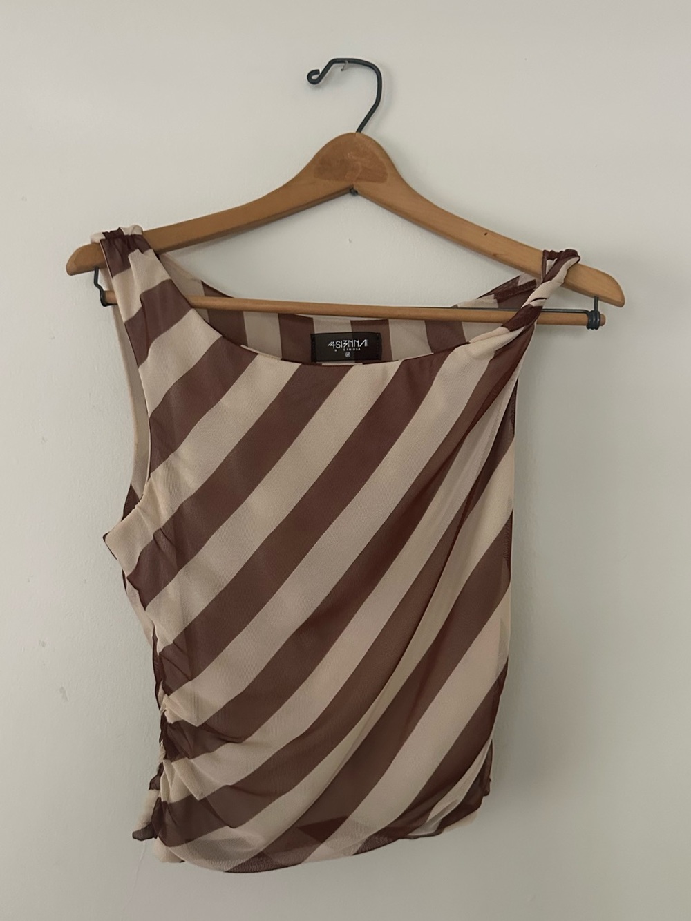 Sleeveless mesh twist top